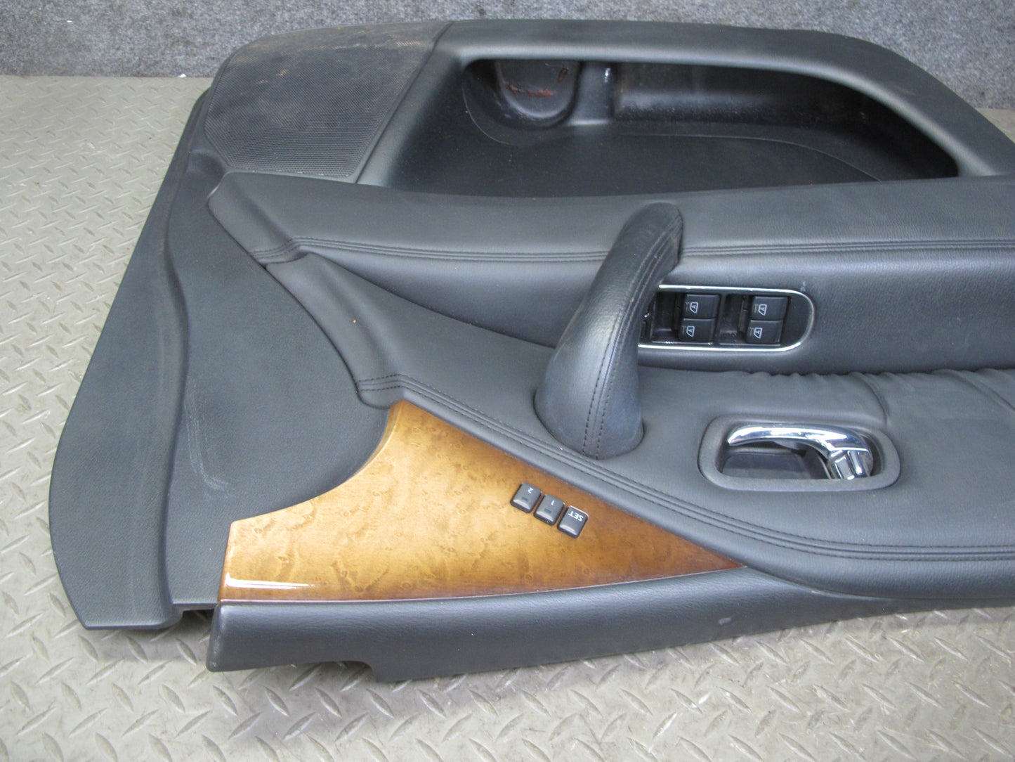 2011-2012 Infiniti QX56 Front Right & Left Side Interior Door Panel Set