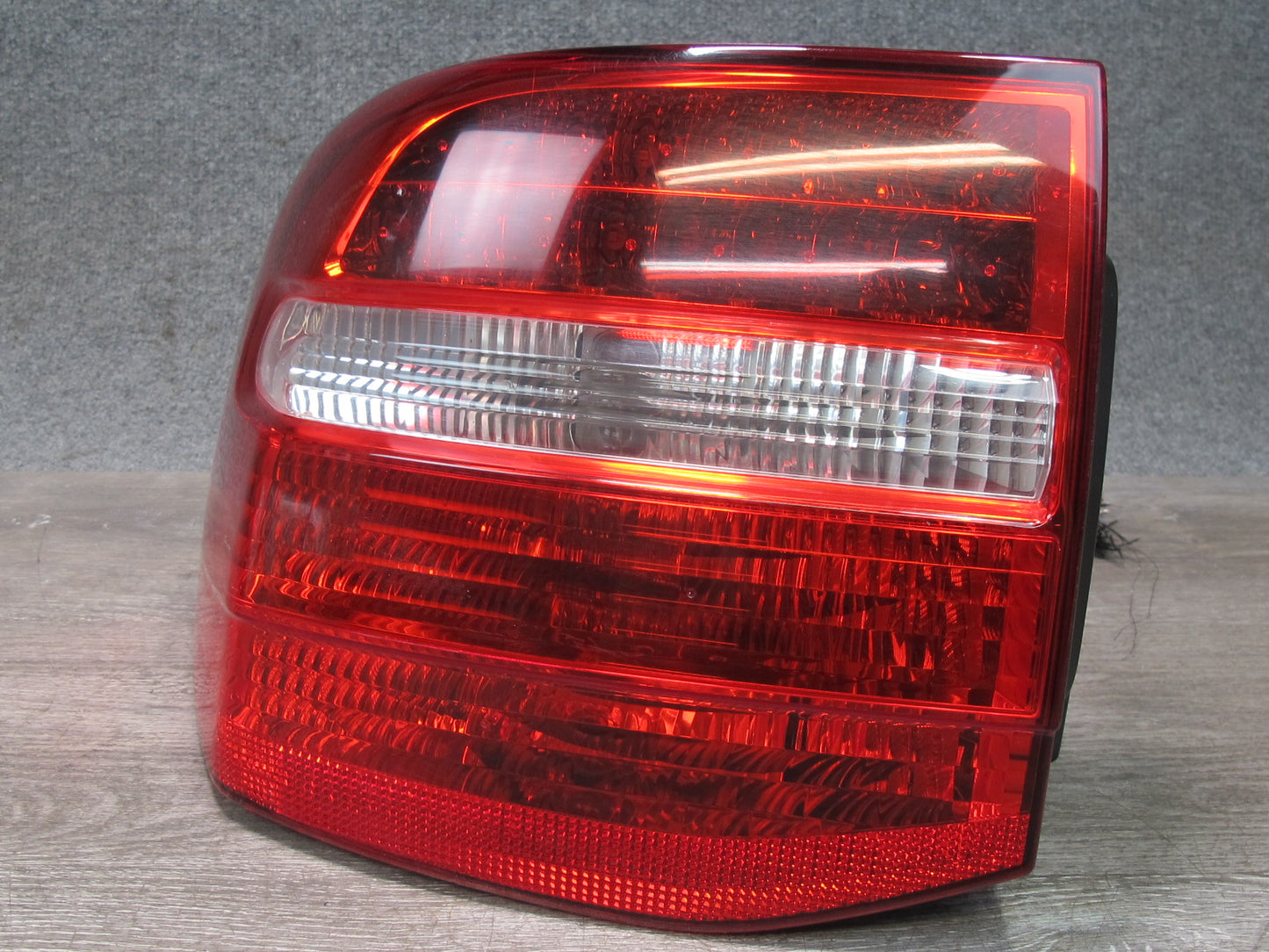 2008-2010 Porsche Cayenne 957 Rear Left Tail Light Lamp 7L5945207A