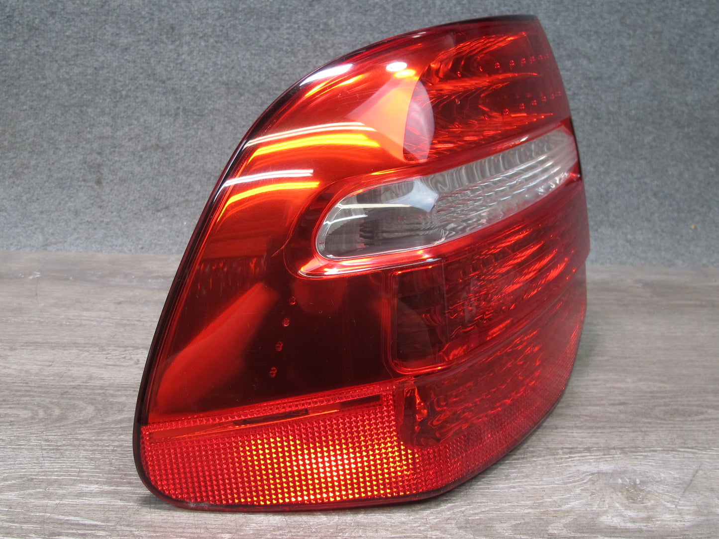 2008-2010 Porsche Cayenne 957 Rear Left Tail Light Lamp 7L5945207A