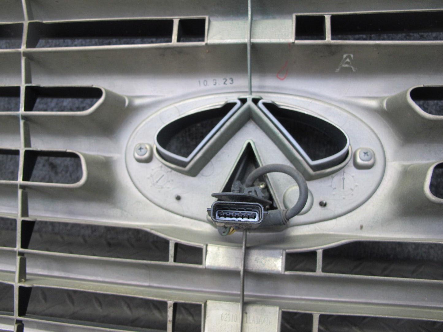 2011-2012 Infiniti QX56 Front Bumper Upper Chrome Grille W/ Camera