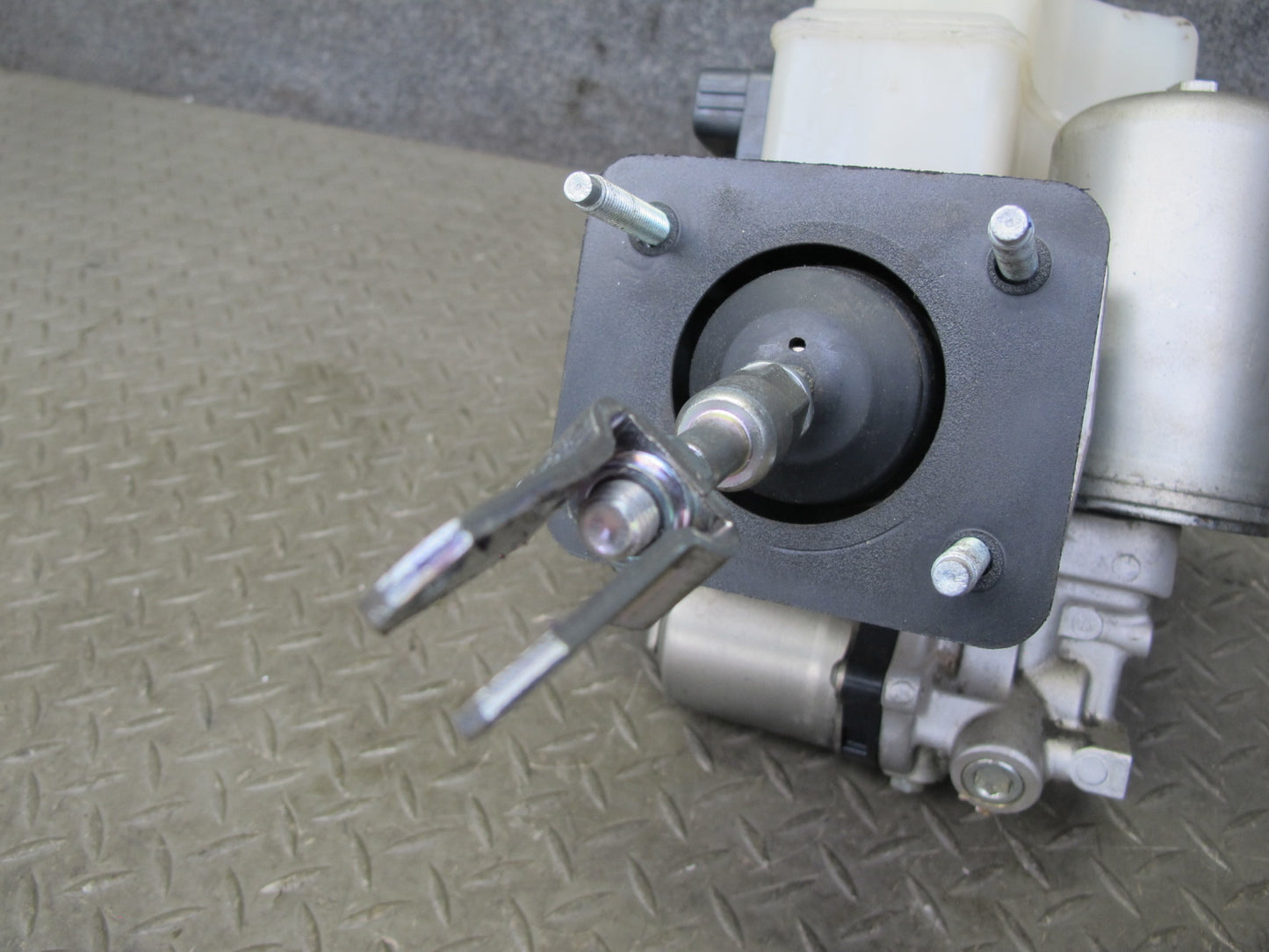 2011-2013 Infiniti QX56 Power Brake Booster Hydraulic Pump