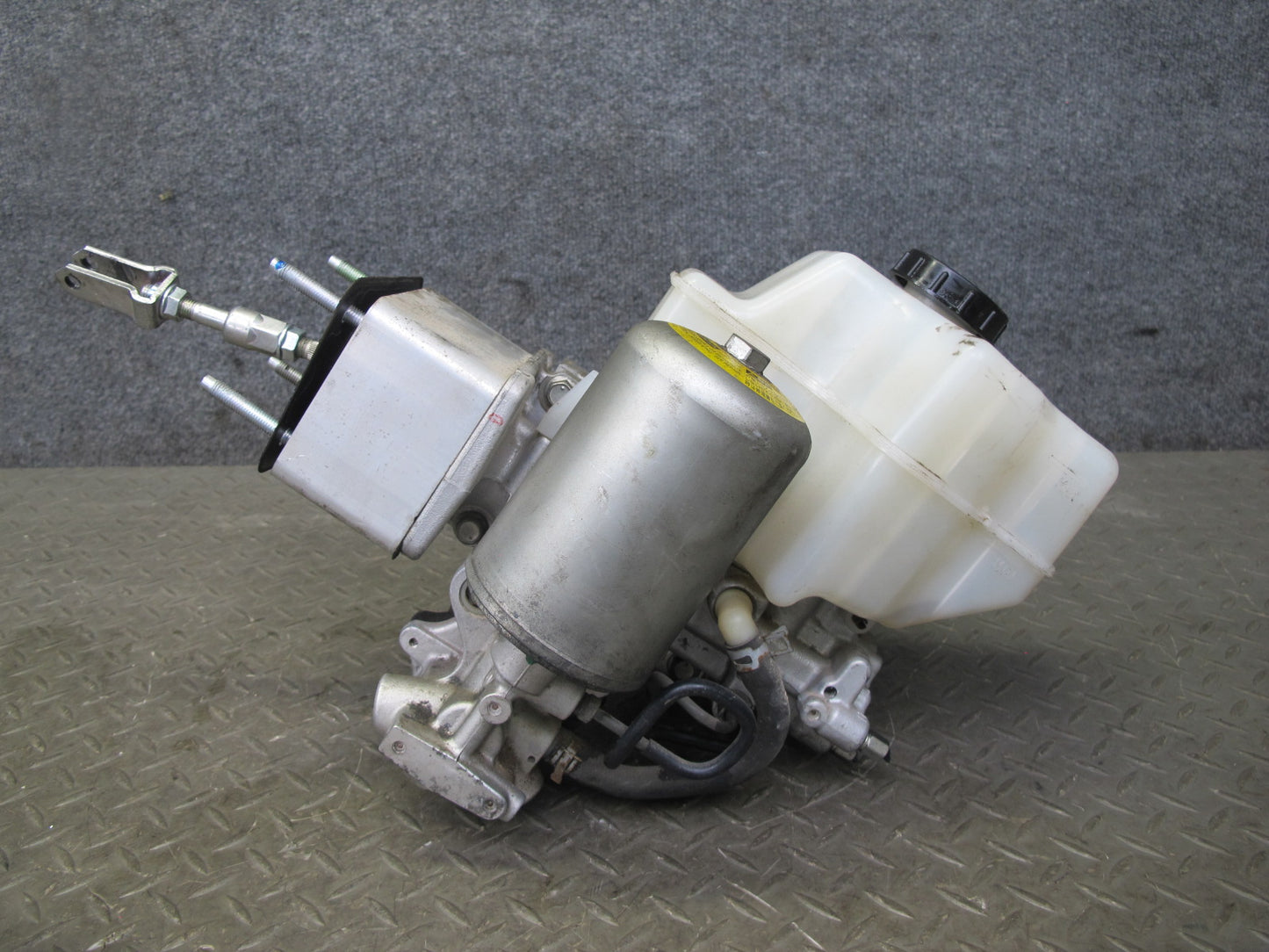 2011-2013 Infiniti QX56 Power Brake Booster Hydraulic Pump