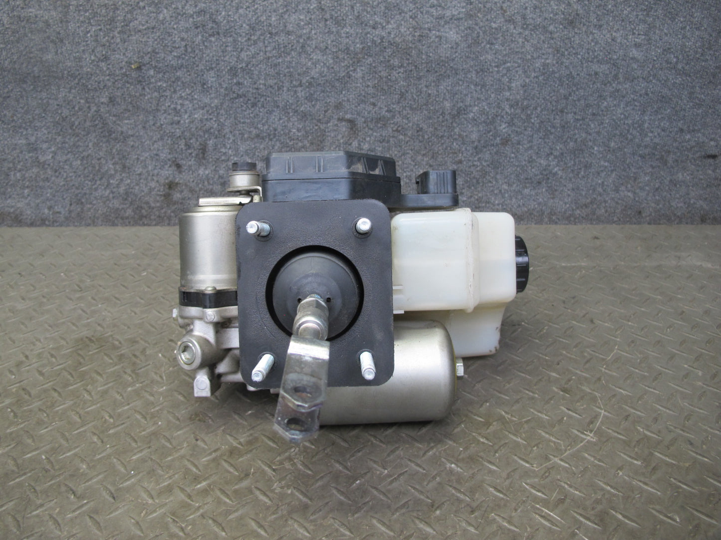 2011-2013 Infiniti QX56 Power Brake Booster Hydraulic Pump