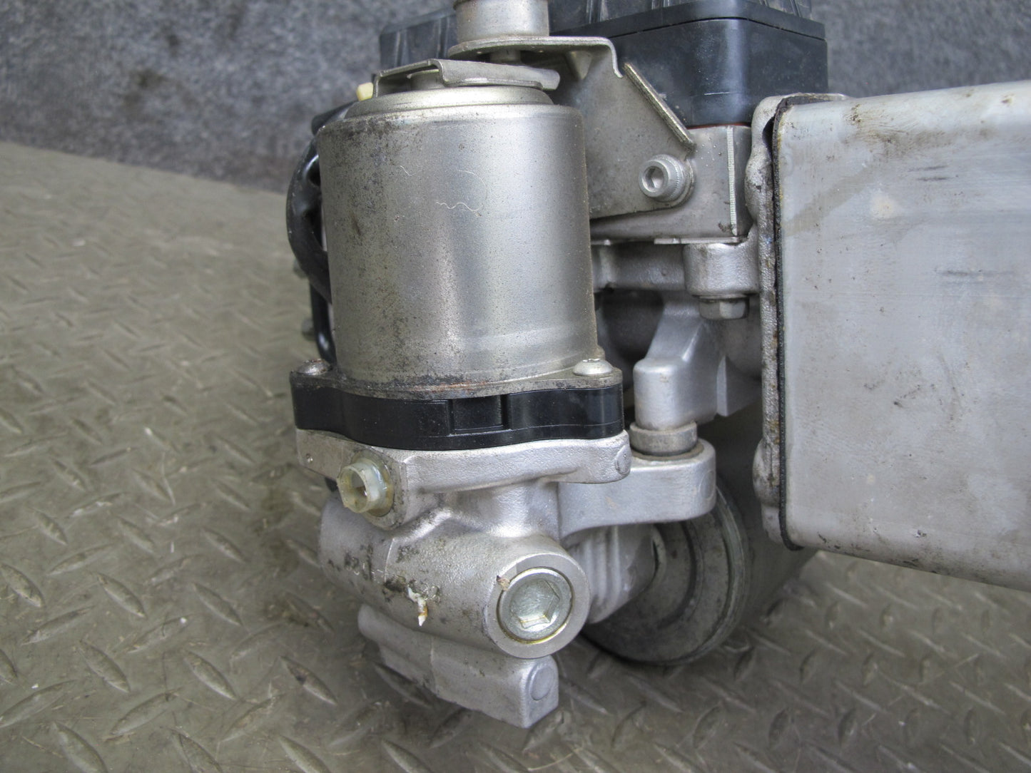2011-2013 Infiniti QX56 Power Brake Booster Hydraulic Pump