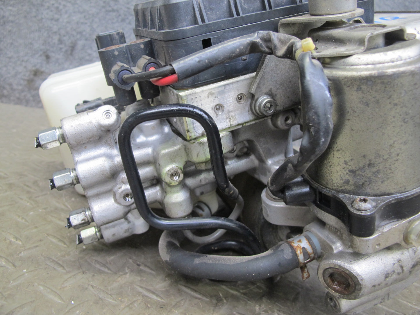 2011-2013 Infiniti QX56 Power Brake Booster Hydraulic Pump