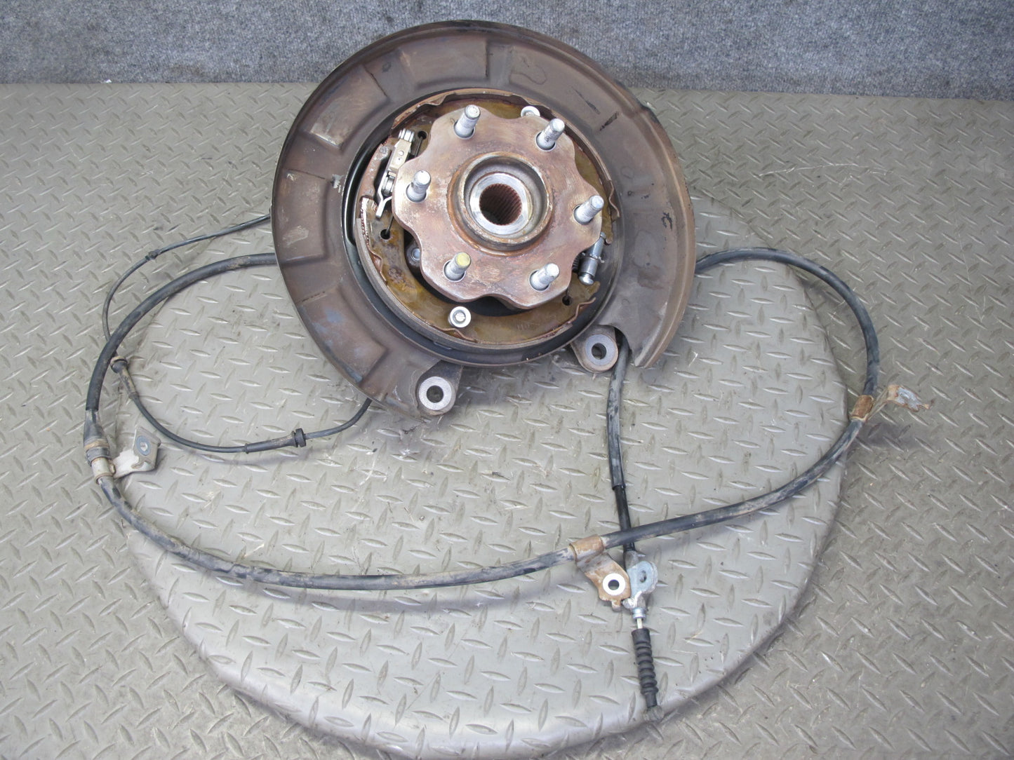 2011-2017 Infiniti QX56 QX80 AWD Rear Left Spindle Knuckle Wheel Hub Bearing