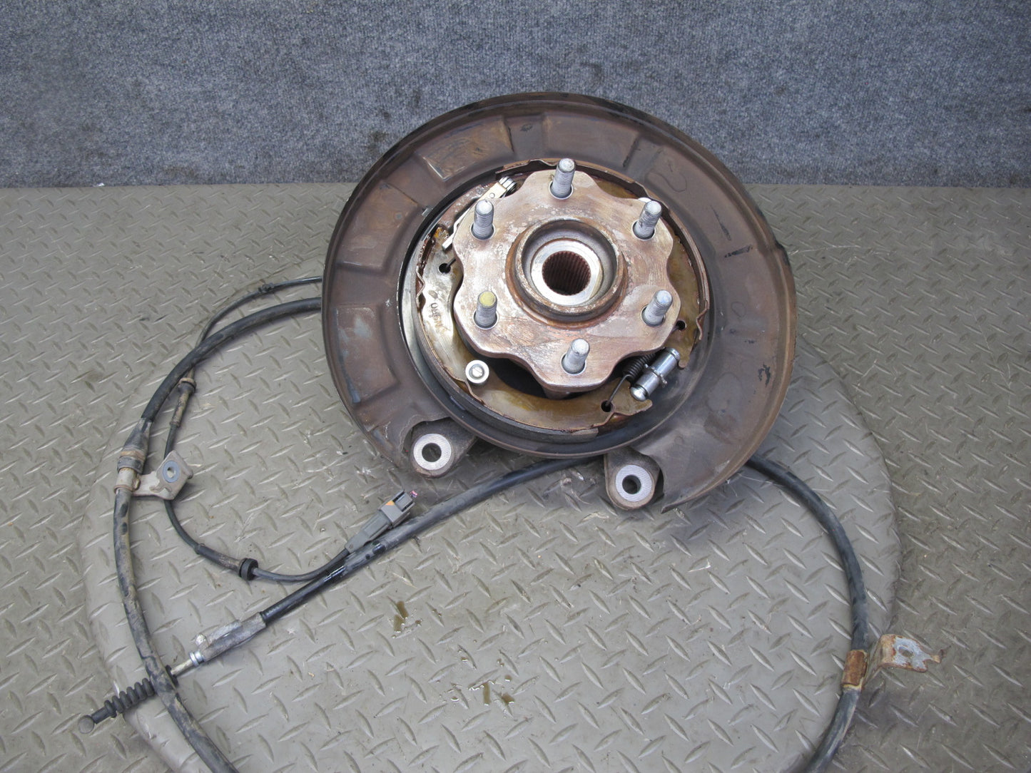 2011-2017 Infiniti QX56 QX80 AWD Rear Left Spindle Knuckle Wheel Hub Bearing