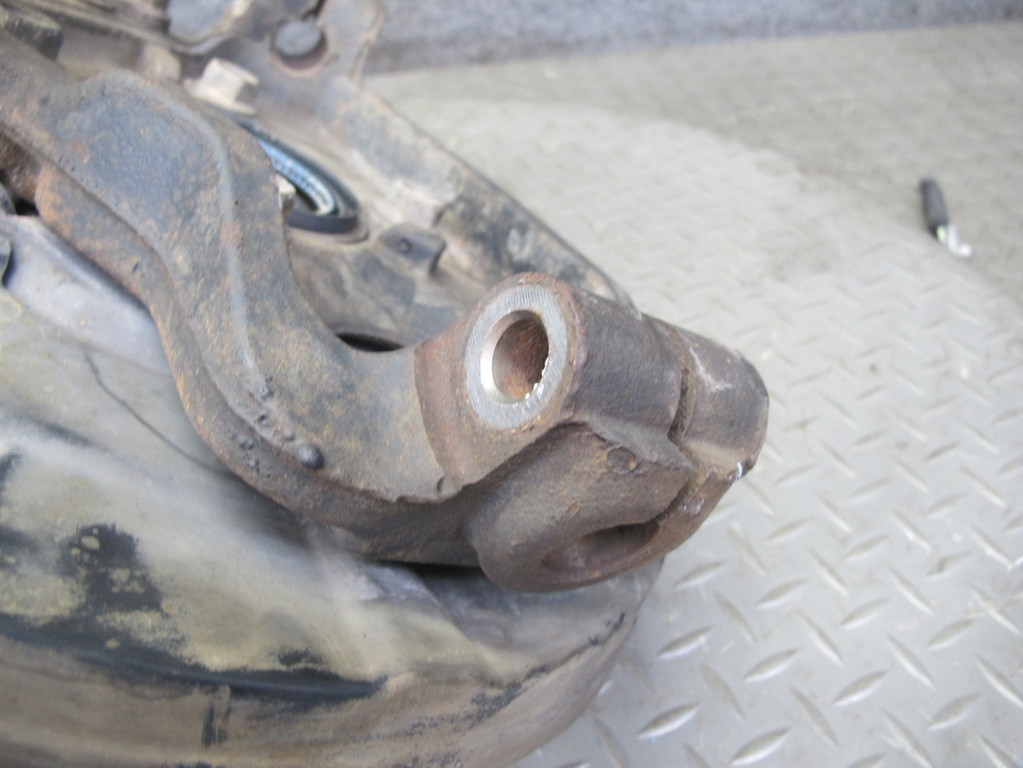 2011-2017 Infiniti QX56 QX80 AWD Rear Left Spindle Knuckle Wheel Hub Bearing