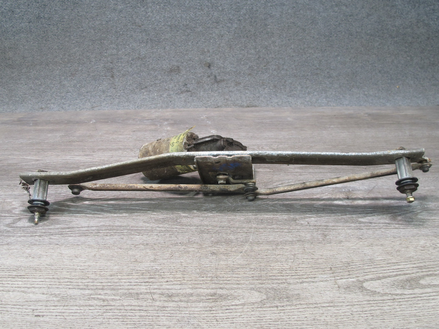 82-89 VW Scirocco Windshield Wiper Transmission Linkage w Motor 533955113C OEM