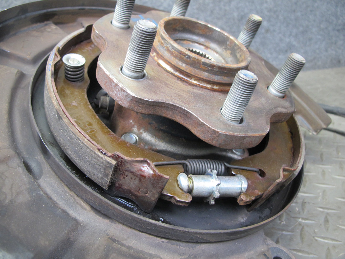 2011-2017 Infiniti QX56 QX80 AWD Rear Right Spindle Knuckle Wheel Hub Bearing