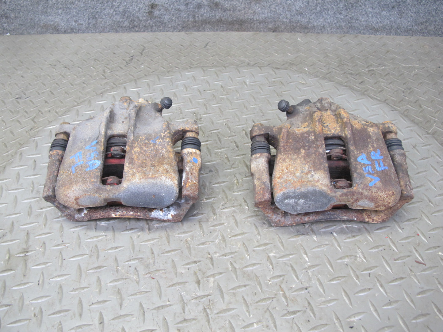 86-88 Volkswagen VW Scirocco Set of 2 Front Left & Right Brake Caliper OEM