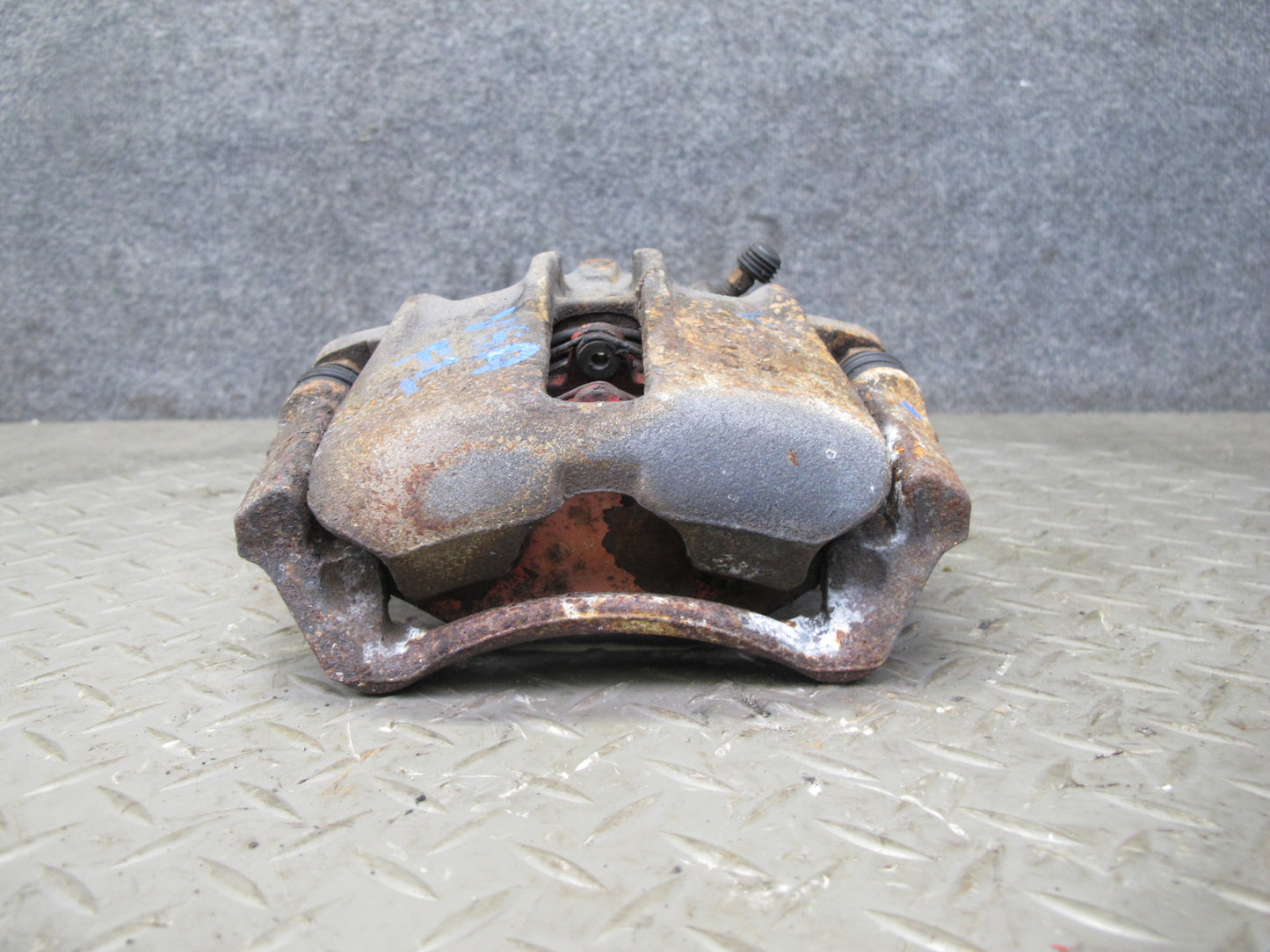 86-88 Volkswagen VW Scirocco Set of 2 Front Left & Right Brake Caliper OEM