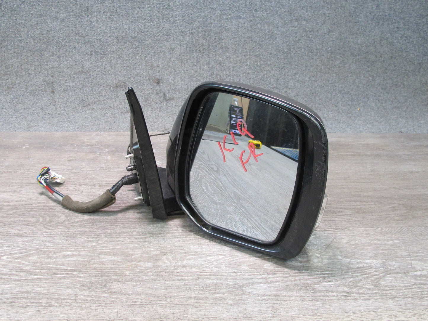 2011-2012 Infiniti QX56 Front Right Door Exterior Side View Mirror W/ Camera