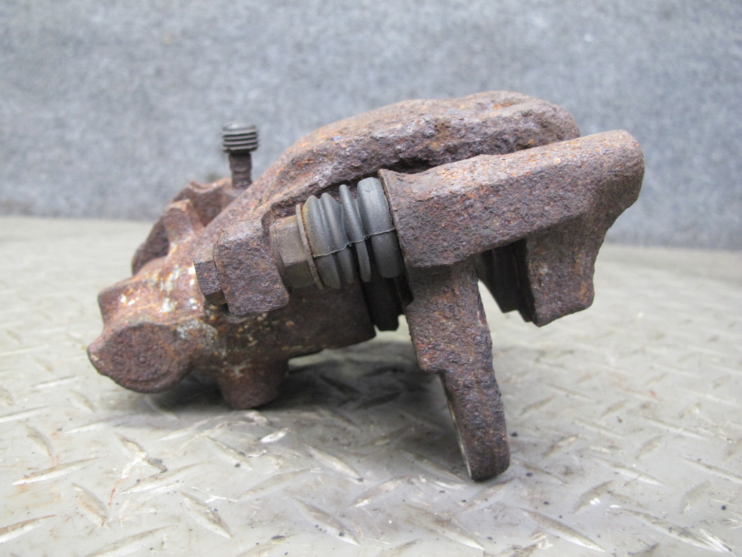 87-88 Volkswagen Scirocco MK2 16V Set of 2 Rear Left & Right Brake Caliper OEM