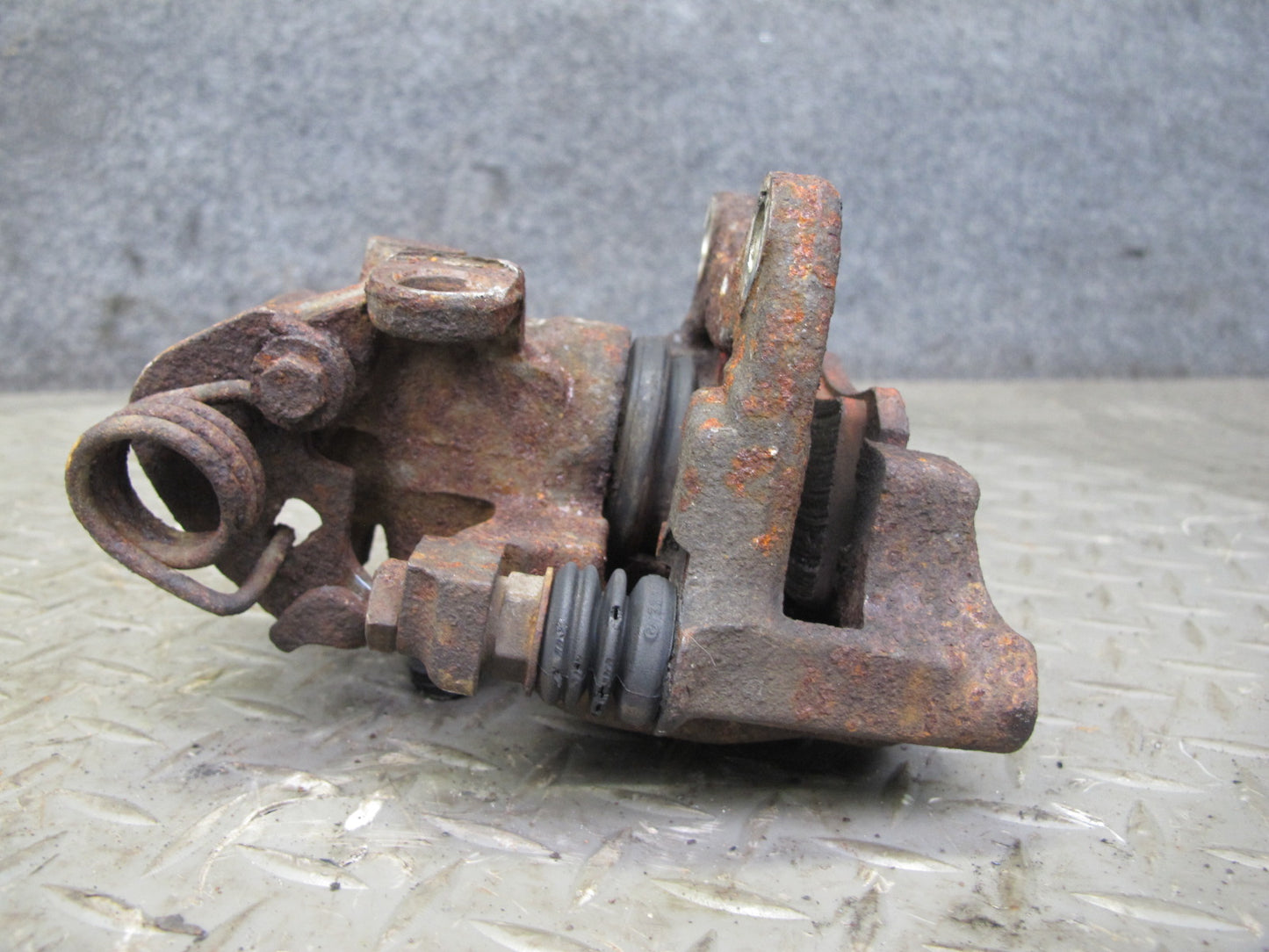 87-88 Volkswagen Scirocco MK2 16V Set of 2 Rear Left & Right Brake Caliper OEM