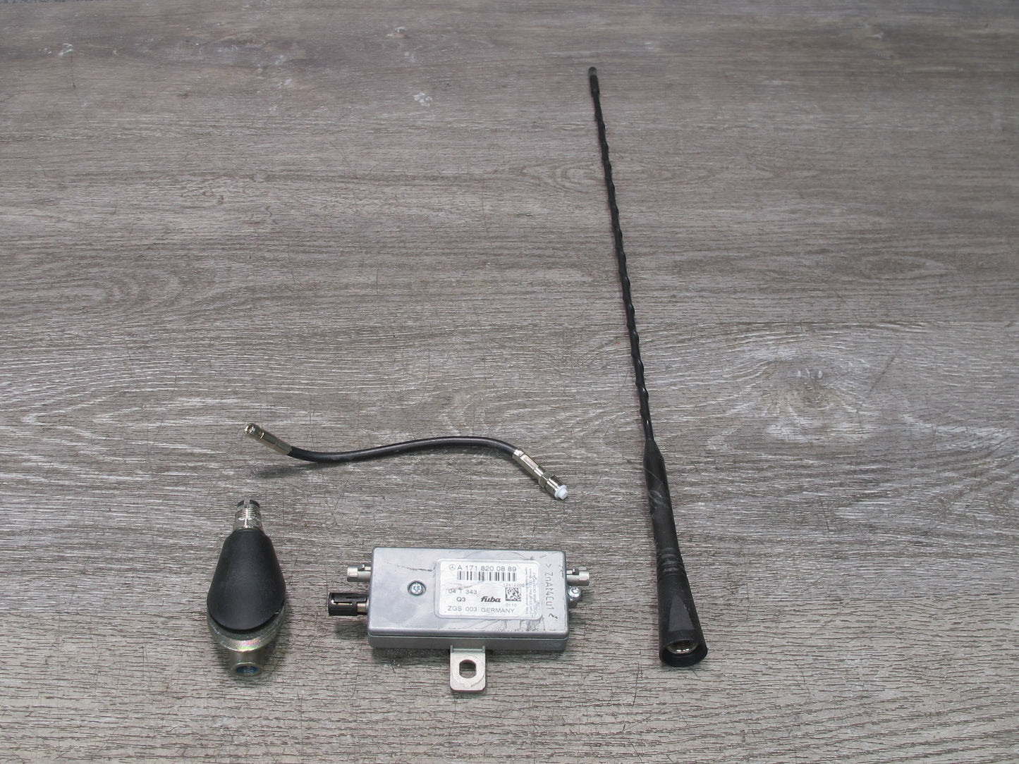 05-11 Mercedes R171 Slk-class Radio Antenna Base Cable Amplifier Module Set OEM