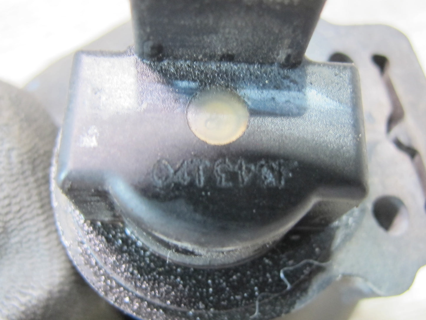 05-11 Mercedes R171 Slk-class Fuel Vapor Purge Control Valve 0004703593 OEM