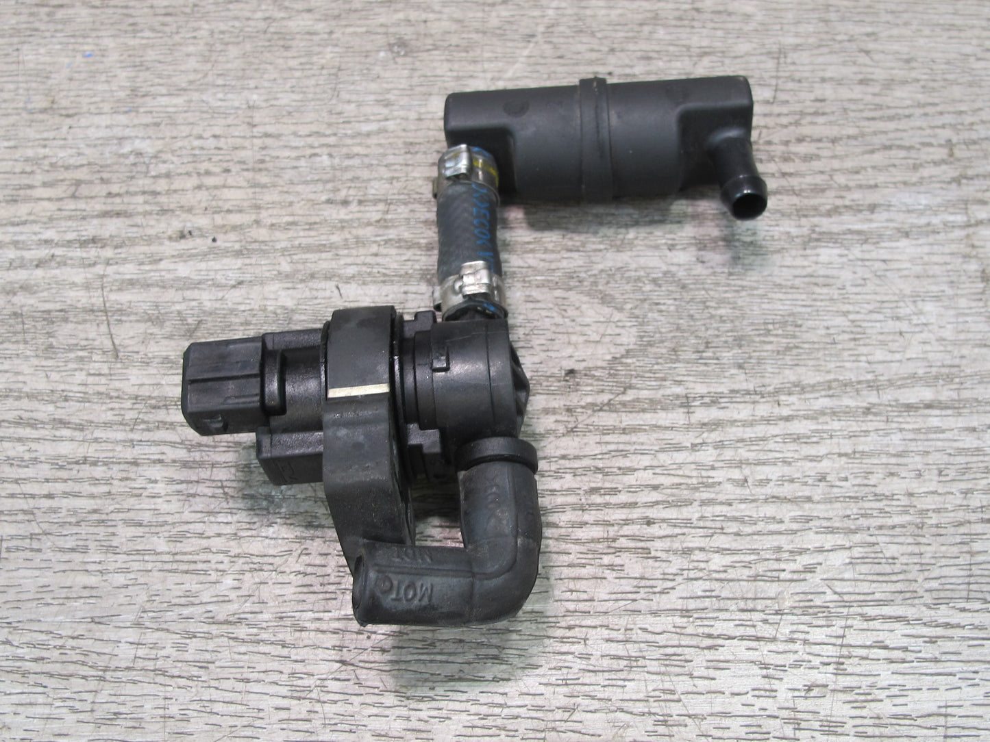 05-11 Mercedes R171 Slk-class Fuel Vapor Purge Control Valve 0004703593 OEM