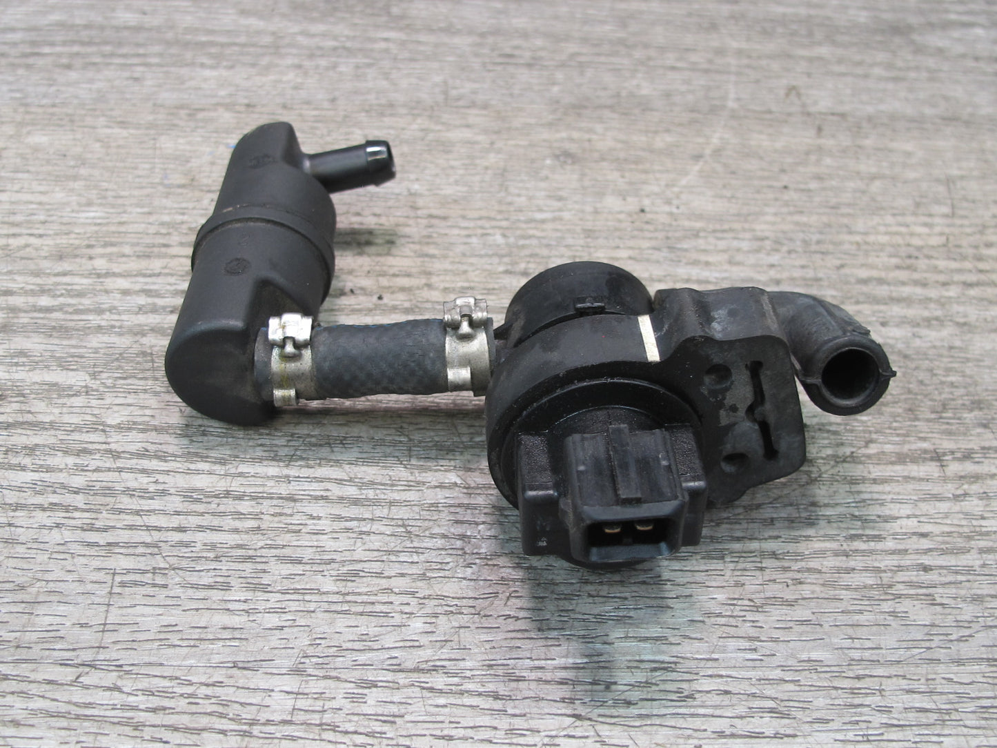 05-11 Mercedes R171 Slk-class Fuel Vapor Purge Control Valve 0004703593 OEM