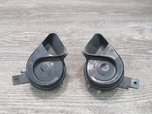 05-11 Mercedes R171 SLK Set of 2 High & Low Tone Note Horn Pitch Signal OEM