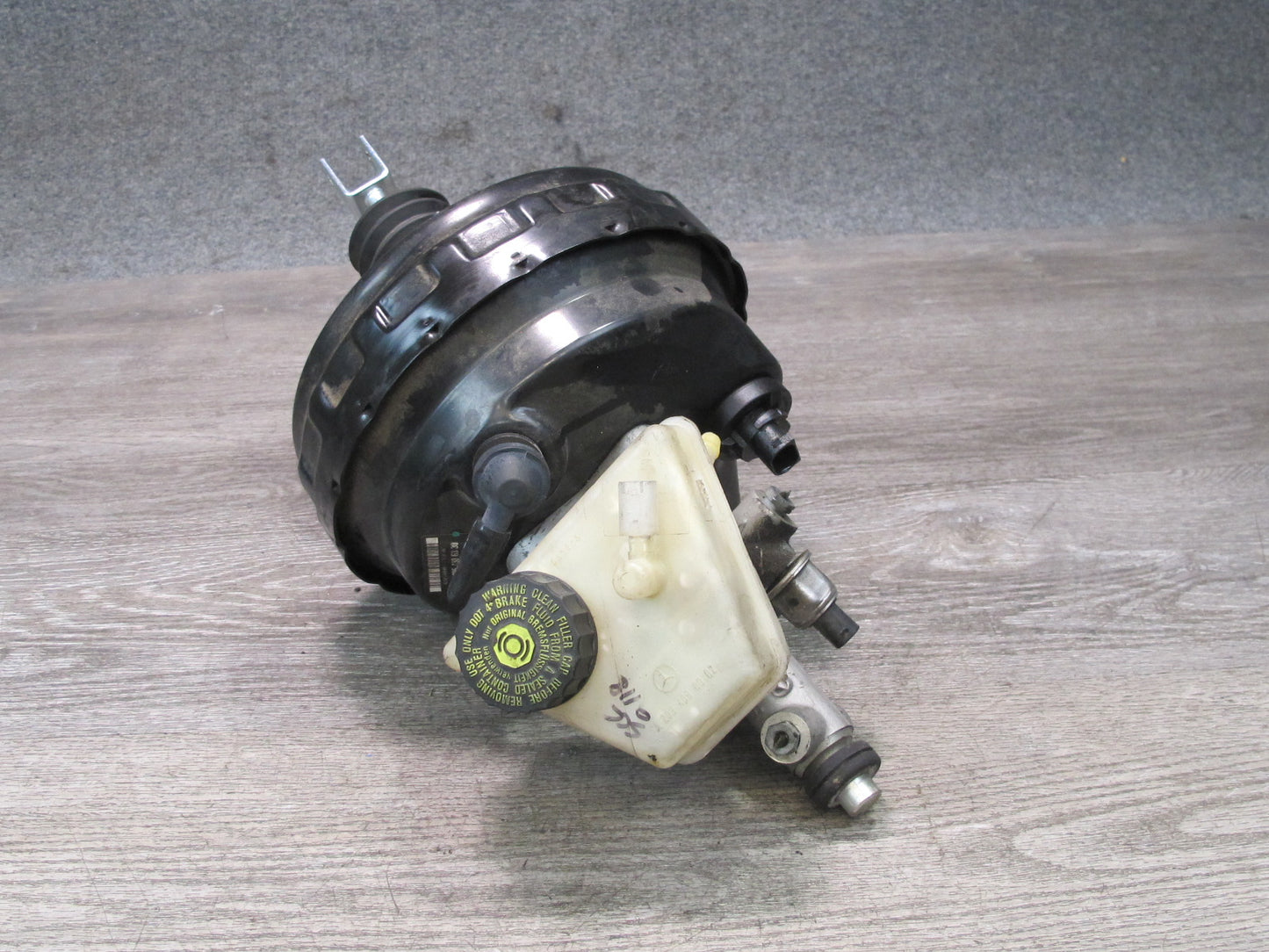 05-11 Mercedes R171 Slk-class Brake Master Cylinder Booster Fluid Reservoir OEM