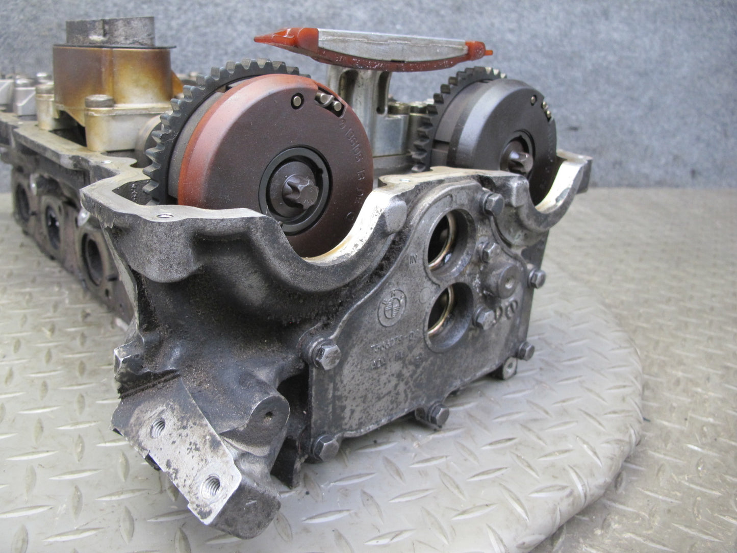 2010-2014 BMW E71 X6M 4.4L S63 Engine Motor Left Cylinder Head w Camshafts 86k