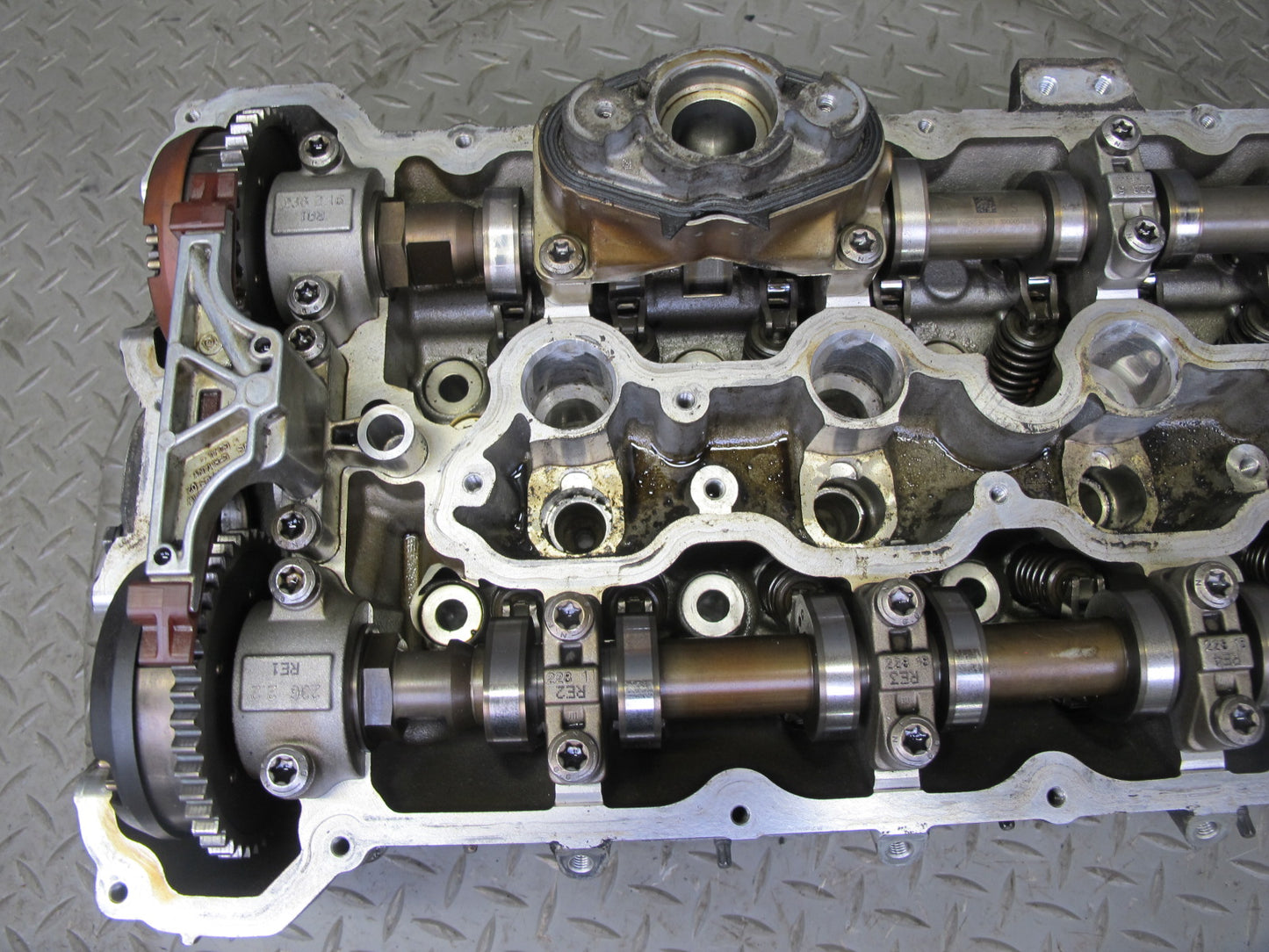 2010-2014 BMW E71 X6M 4.4L S63 Engine Motor Left Cylinder Head w Camshafts 86k