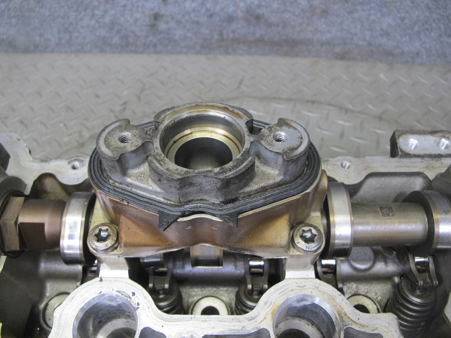 2010-2014 BMW E71 X6M 4.4L S63 Engine Motor Left Cylinder Head w Camshafts 86k