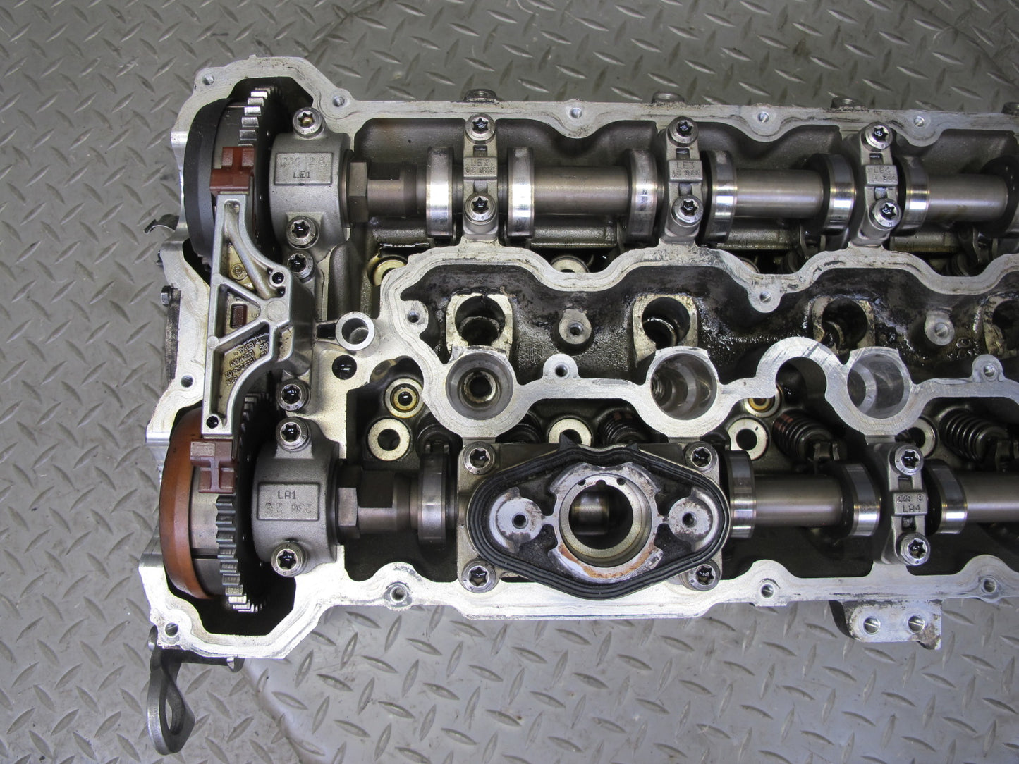 2010-2014 BMW E71 X6M 4.4L S63 Engine Motor Right Cylinder Head w Camshafts 86k