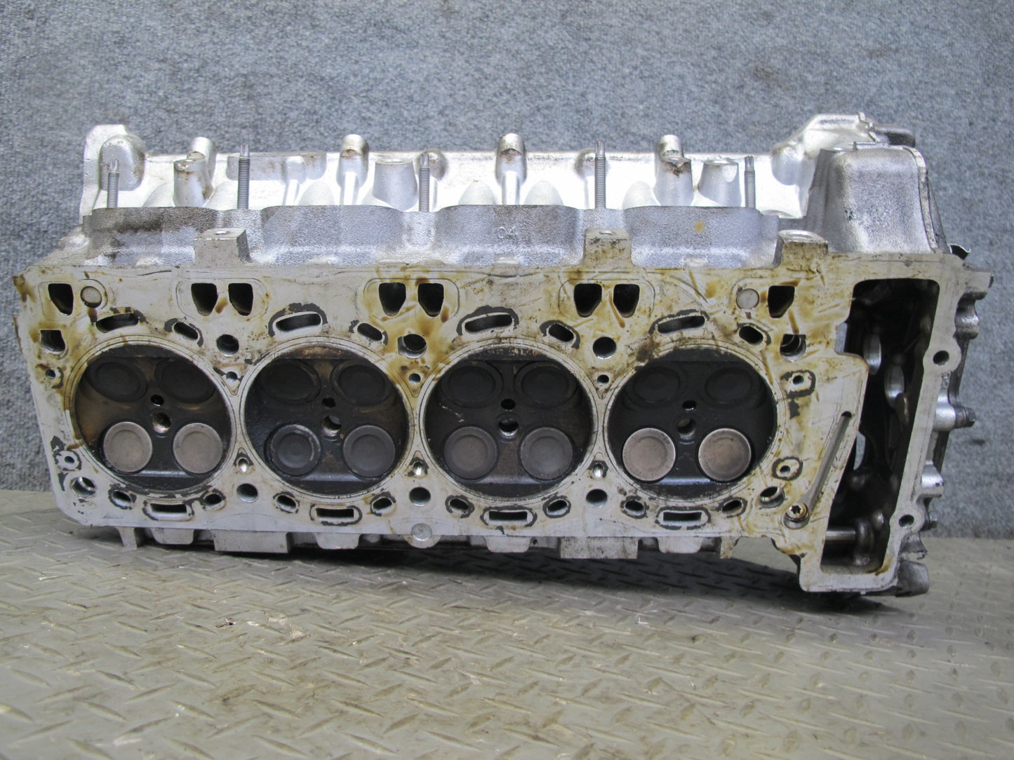 2010-2014 BMW E71 X6M 4.4L S63 Engine Motor Right Cylinder Head w Camshafts 86k