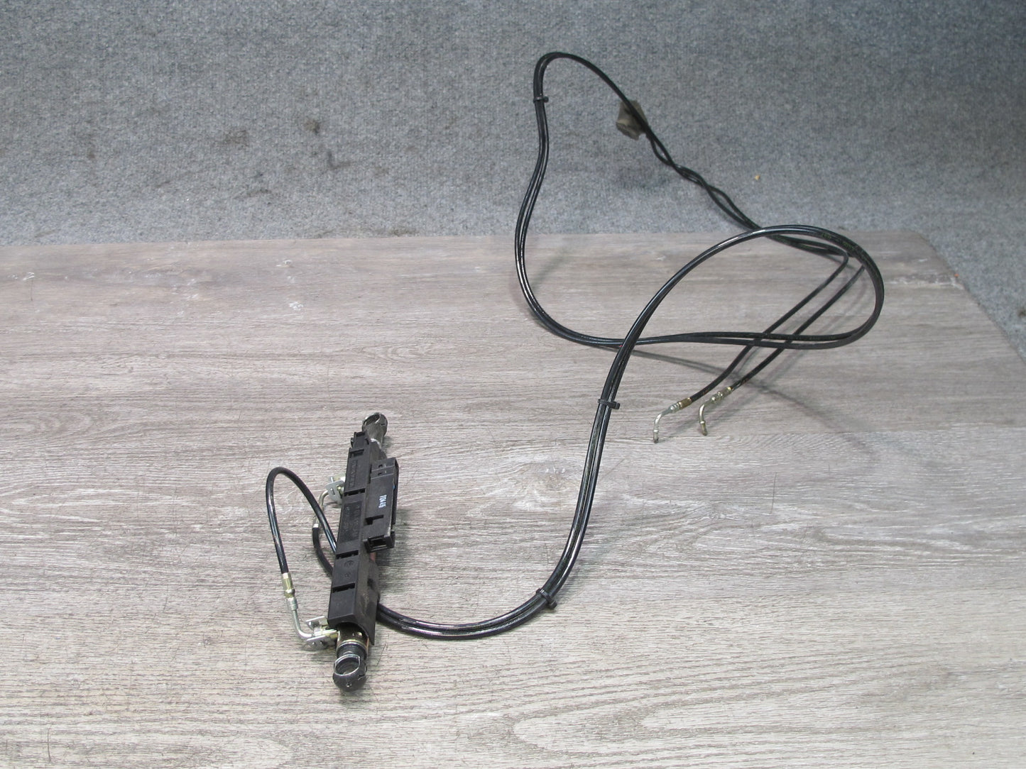 05-11 Mercedes R171 SLK Convertible Set of 2 Rear Trunk Lid Cylinder w Cable OEM