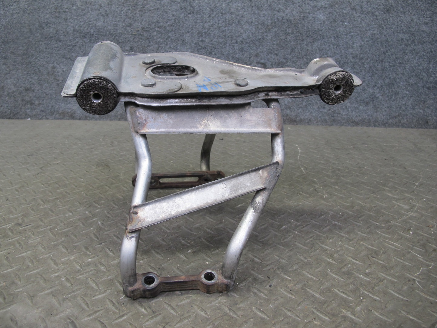 2002-2005 Porsche 911 996 3.6L Right Exhaust Muffler Bracket Support 99611112856