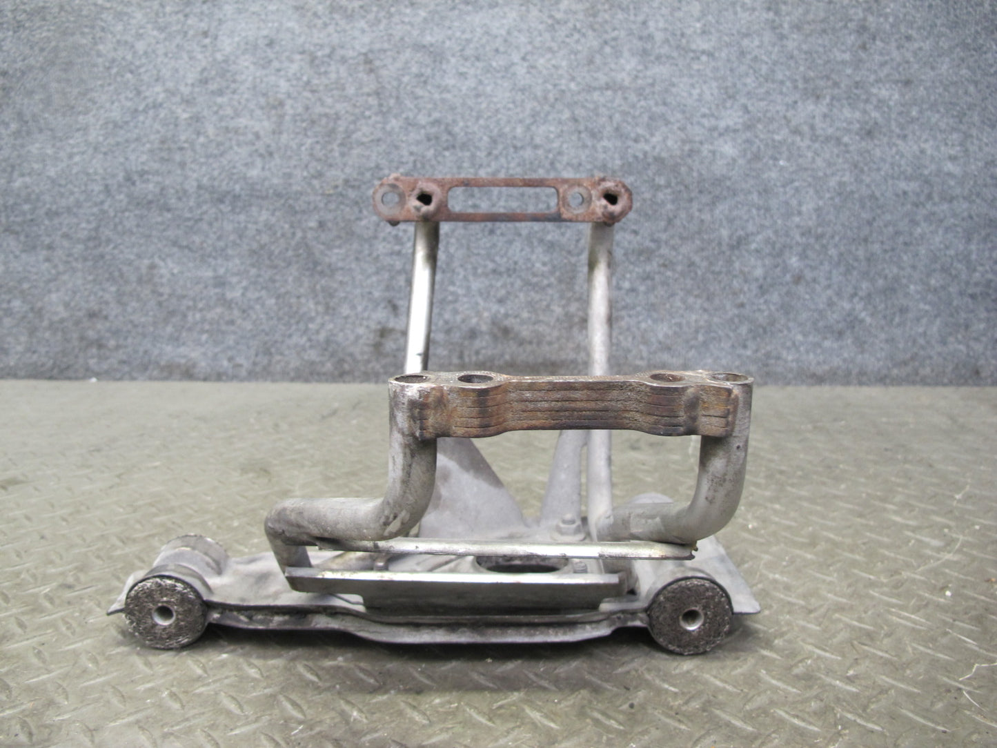 2002-2005 Porsche 911 996 3.6L Right Exhaust Muffler Bracket Support 99611112856