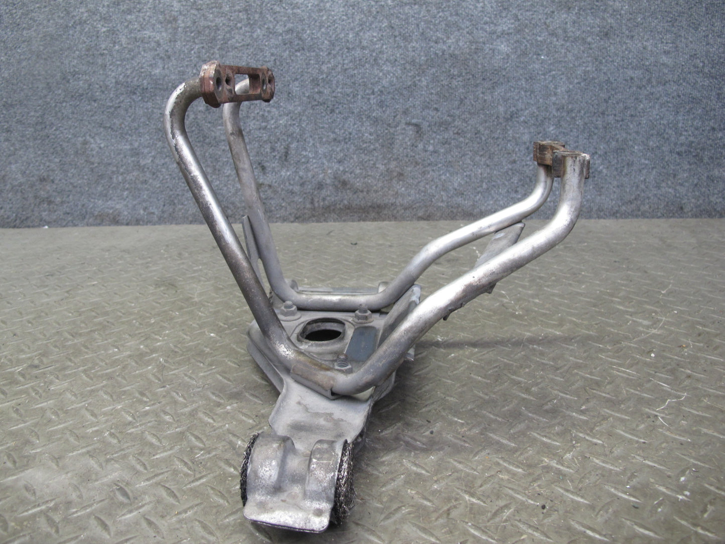 2002-2005 Porsche 911 996 3.6L Right Exhaust Muffler Bracket Support 99611112856