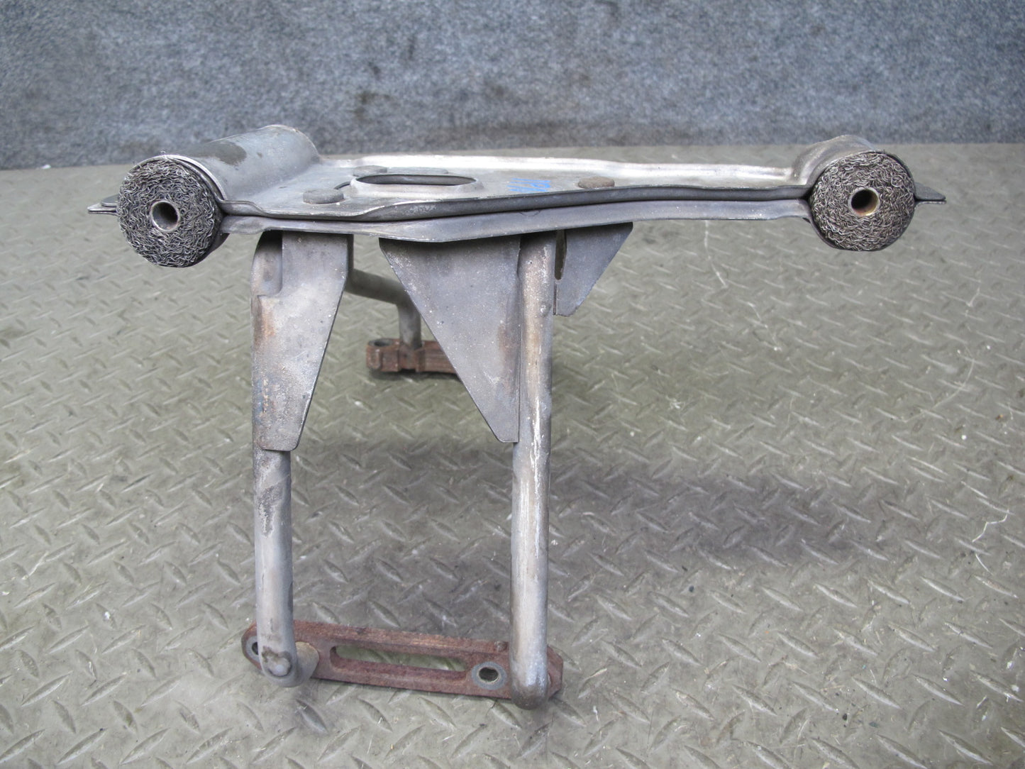 2002-2005 Porsche 911 996 3.6L Left Exhaust Muffler Bracket Support 99611112758