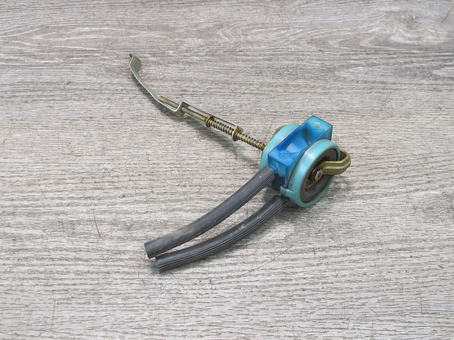 73-85 Mercedes R107 Rear Trunk Lid Lock Vacuum Actuator OEM