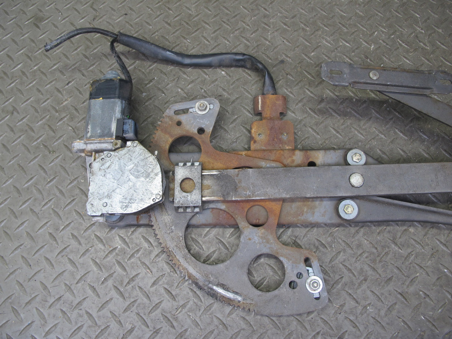 73-85 Mercedes R107 Front Right Passenger Door Window Regulator w Motor OEM