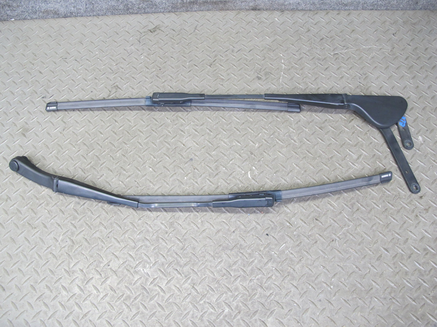 05-11 Mercedes R171 Slk-class Set of 2 Front Left & Right Wiper Arm OEM