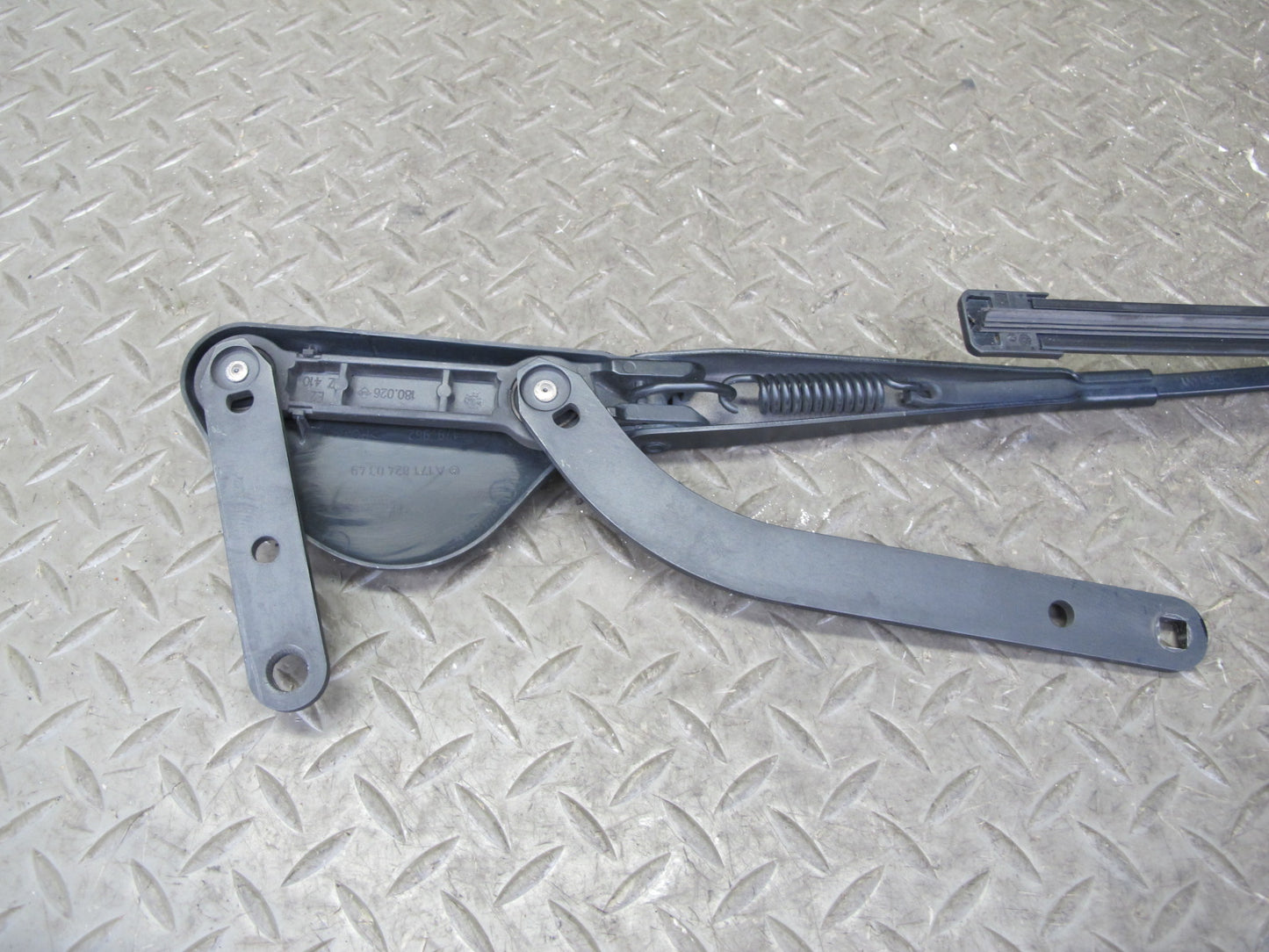 05-11 Mercedes R171 Slk-class Set of 2 Front Left & Right Wiper Arm OEM