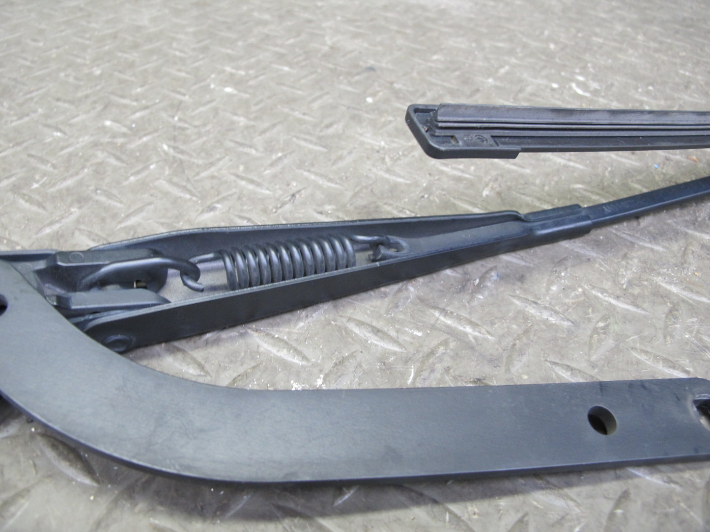 05-11 Mercedes R171 Slk-class Set of 2 Front Left & Right Wiper Arm OEM