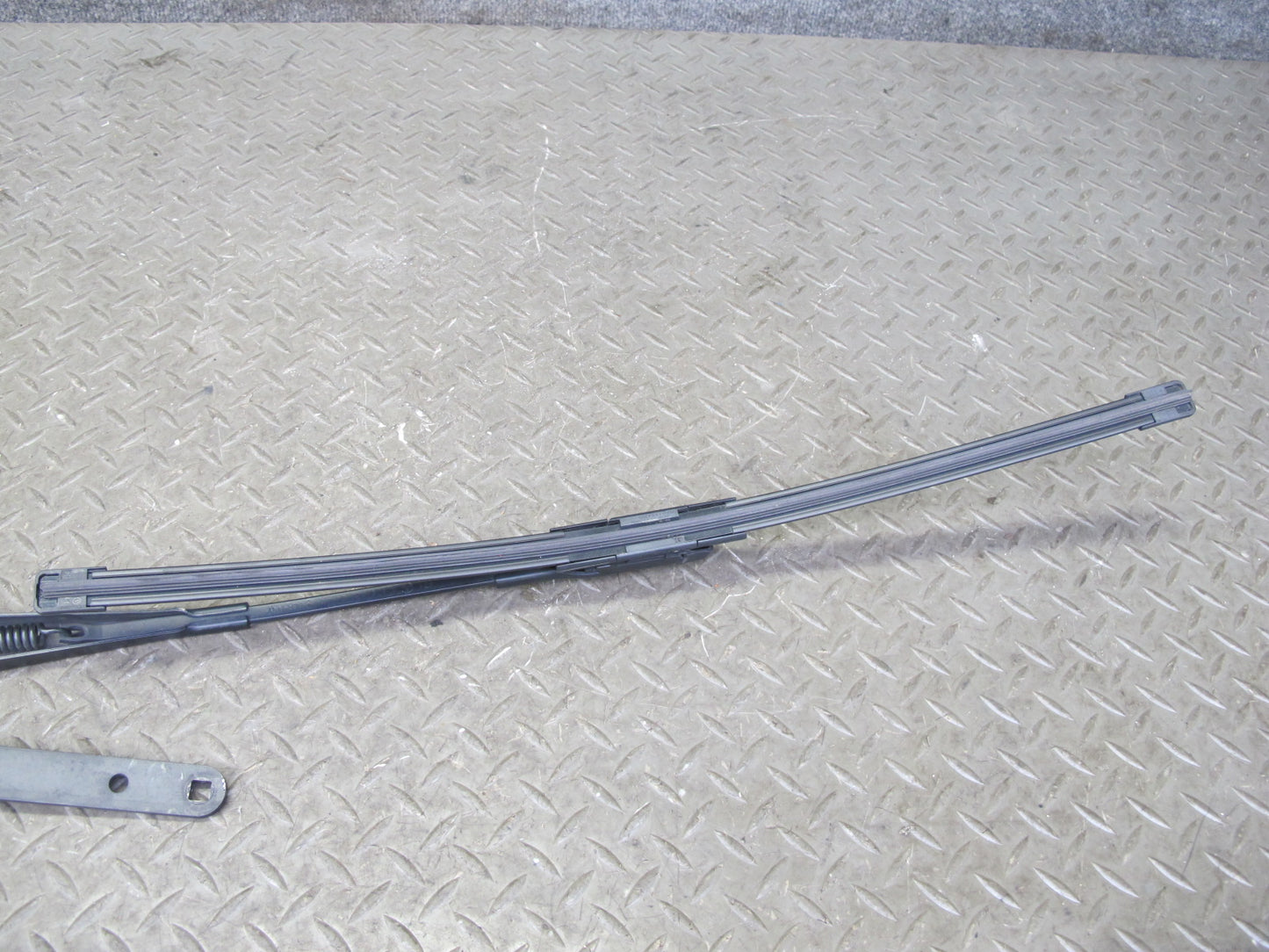 05-11 Mercedes R171 Slk-class Set of 2 Front Left & Right Wiper Arm OEM