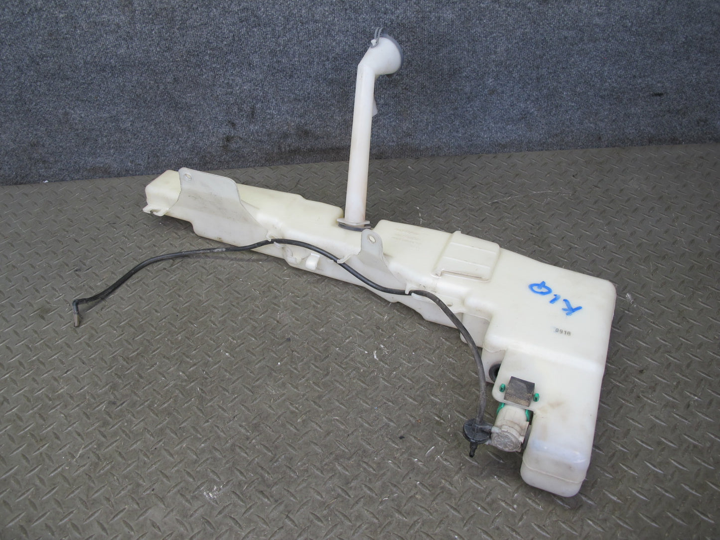 2011-2020 Infiniti QX56 QX80 Windshield Washer Fluid Reservoir Tank W/ Pump