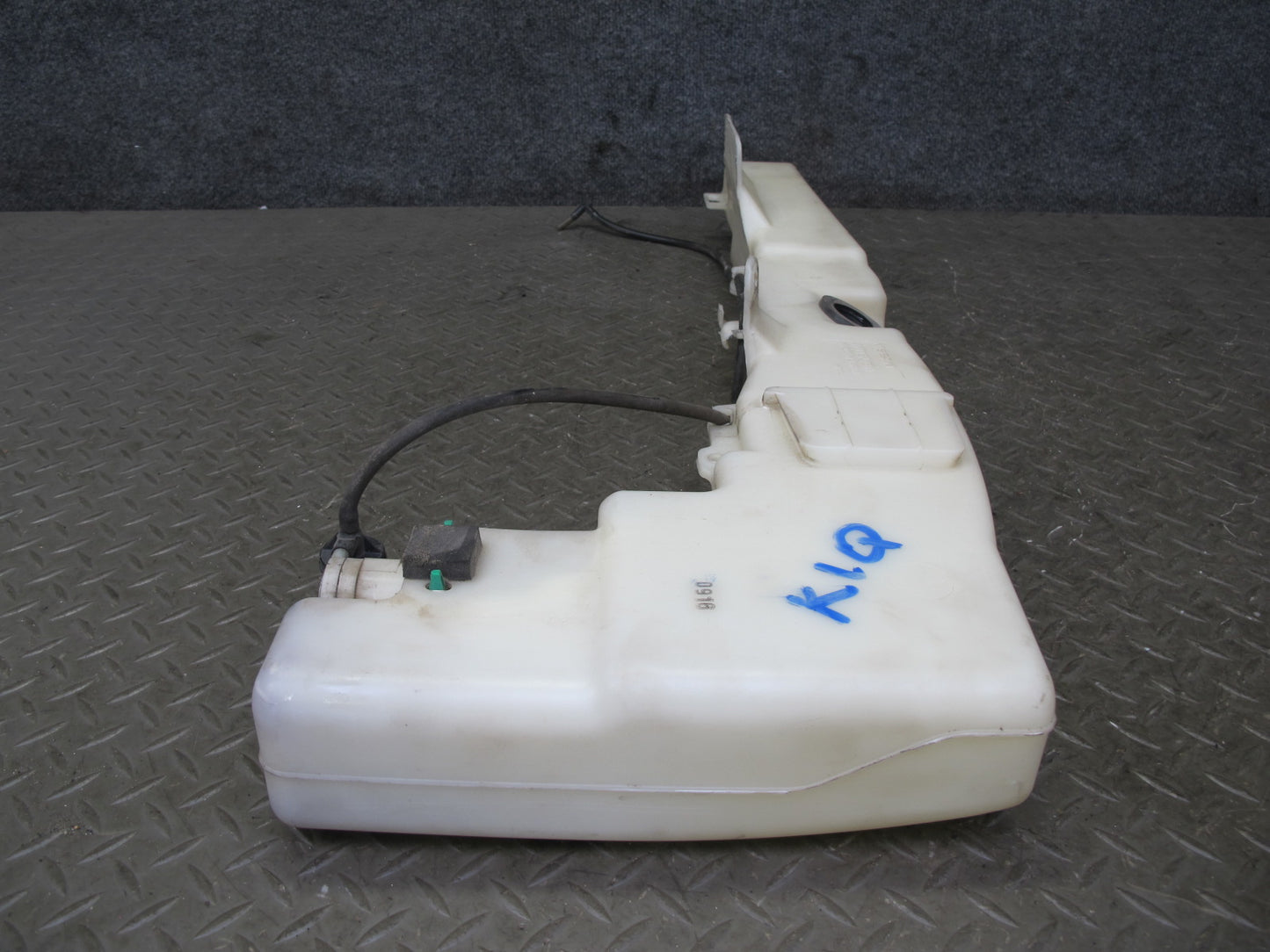 2011-2020 Infiniti QX56 QX80 Windshield Washer Fluid Reservoir Tank W/ Pump