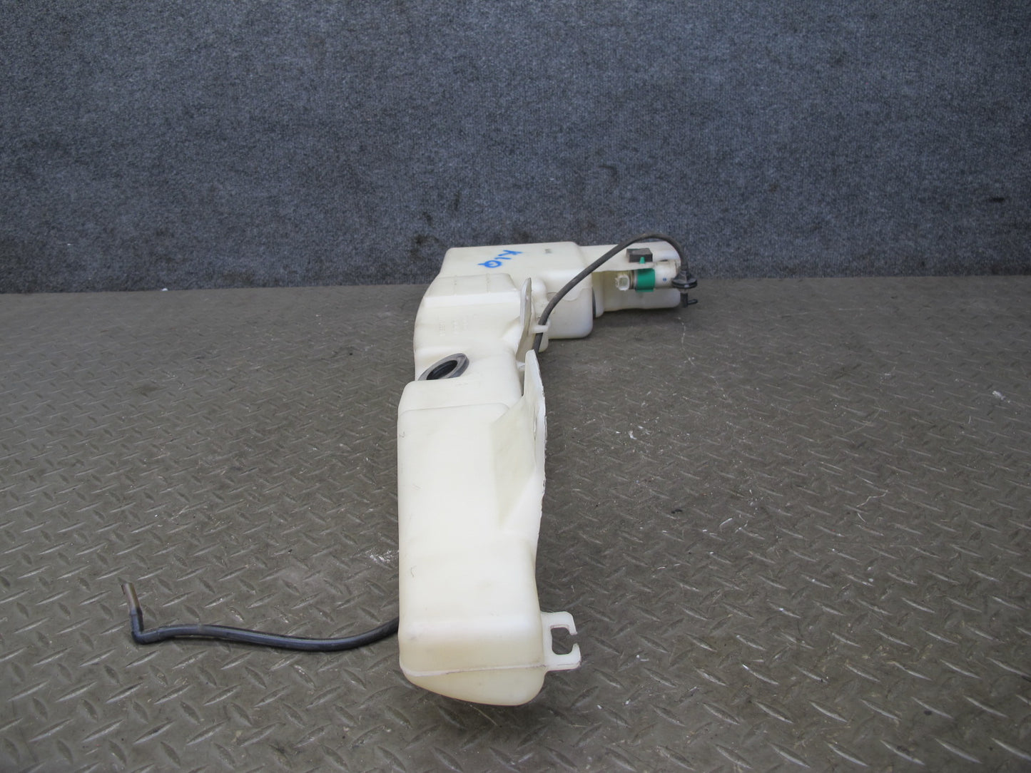 2011-2020 Infiniti QX56 QX80 Windshield Washer Fluid Reservoir Tank W/ Pump