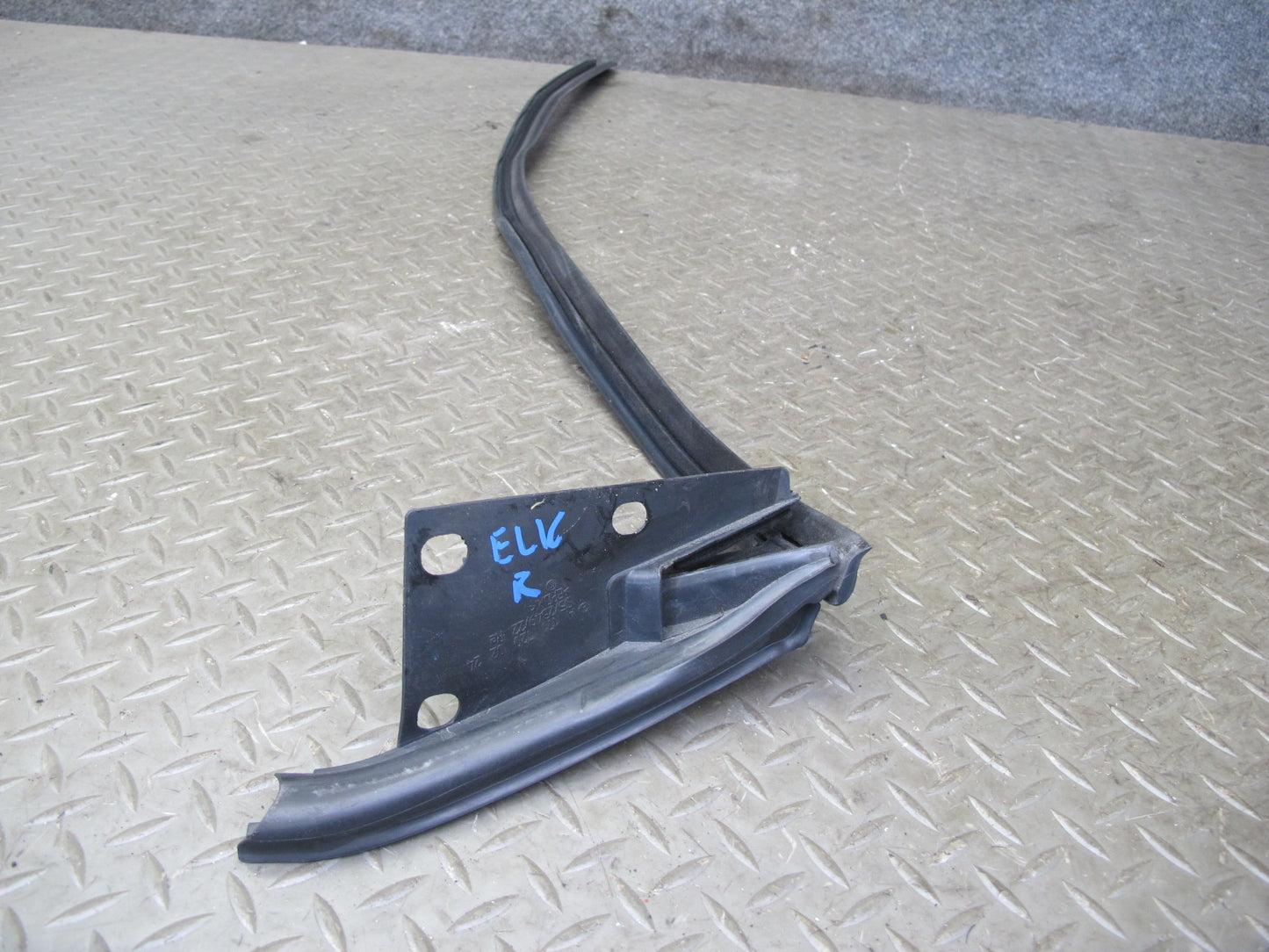 05-11 Mercedes R171 SLK Right Door Window Belt Rail Weatherstrip Seal Set OEM