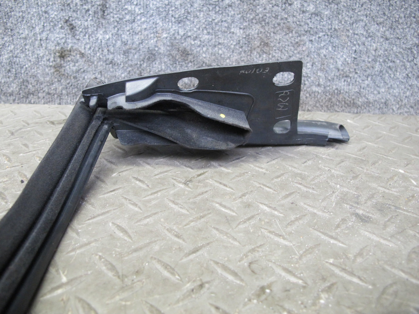 05-11 Mercedes R171 SLK Right Door Window Belt Rail Weatherstrip Seal Set OEM