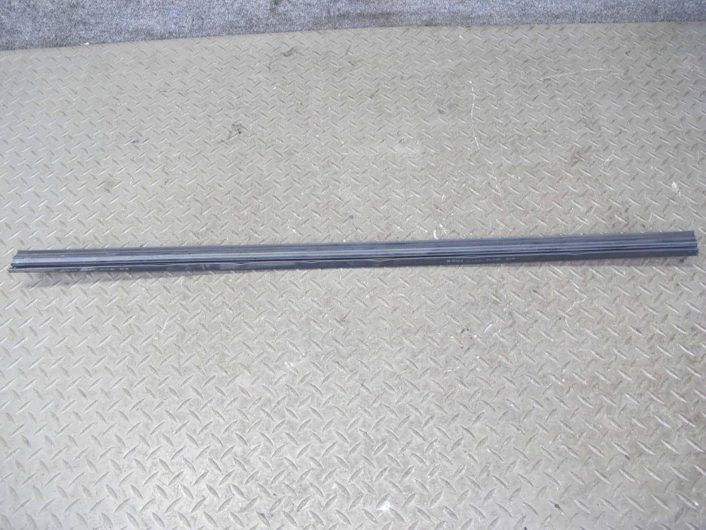 05-11 Mercedes R171 SLK Right Door Window Belt Rail Weatherstrip Seal Set OEM