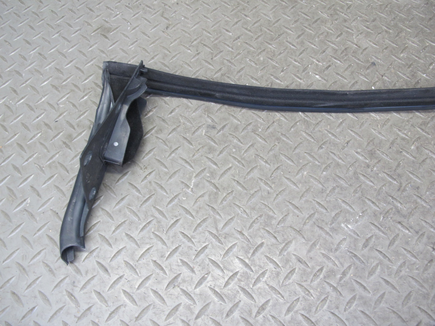 05-11 Mercedes R171 SLK Left Door Window Belt Rail Weatherstrip Seal Set OEM
