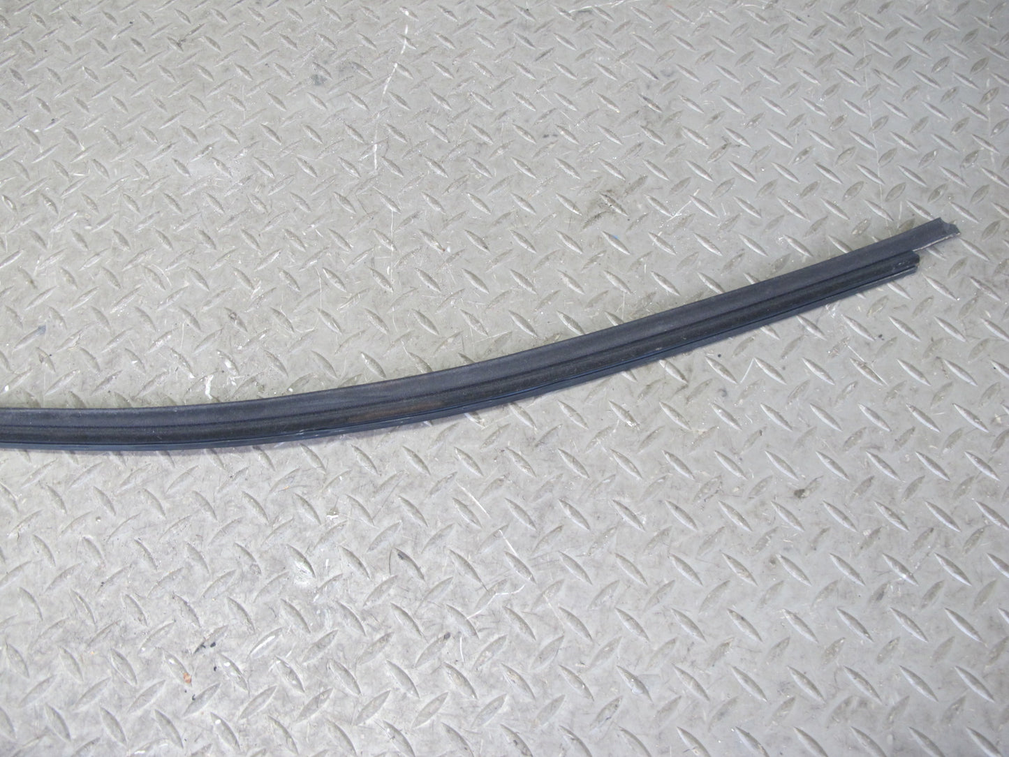 05-11 Mercedes R171 SLK Left Door Window Belt Rail Weatherstrip Seal Set OEM