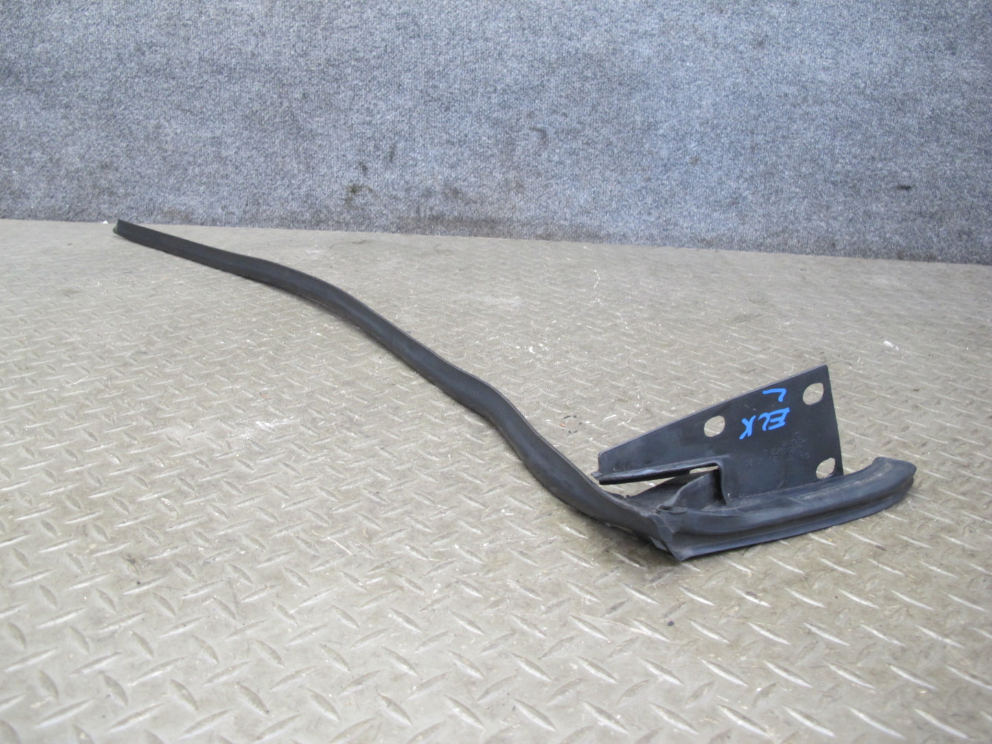 05-11 Mercedes R171 SLK Left Door Window Belt Rail Weatherstrip Seal Set OEM